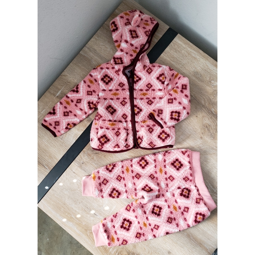 Old Navy Patterned Sherpa Set